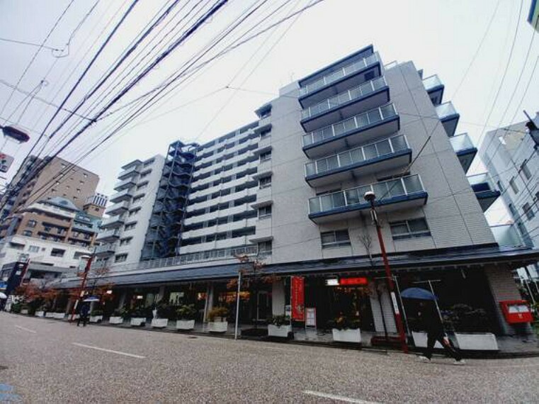 福岡市地下鉄空港線「藤崎」駅まで徒歩約2分と、通勤・通学にも便利な立地。