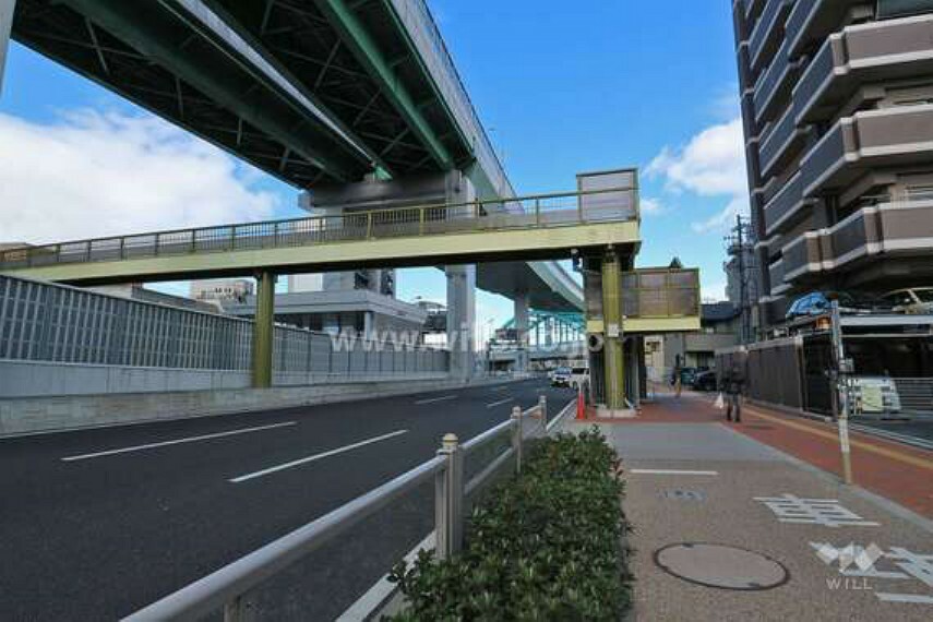 敷地西側は名古屋高速4号東海線に面しています。