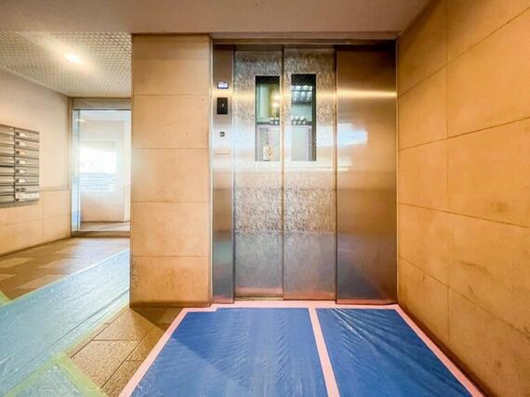 エレベーター完備のマンションです。