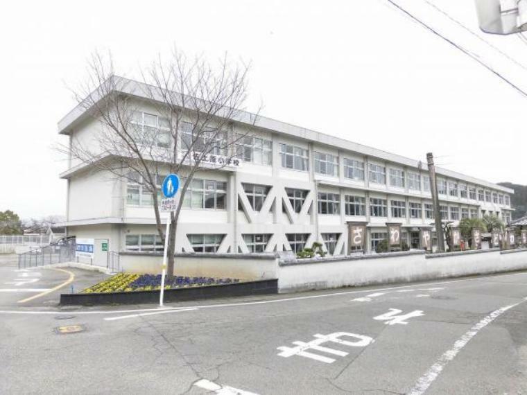 【周辺環境:小学校】宮崎市立佐土原小学校まで約40mです。徒歩約1分の距離にあるので、行き帰りの心配がすくないです。