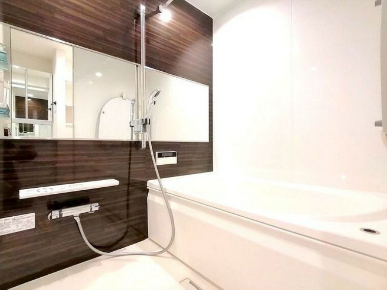 一日の疲れを癒すための心地よい浴室はゆとりあるサイズを採用。浴室乾燥機付き！汚れにくくお手入れしやすい浴室です。<BR/>■立川市一番町5　中古マンション■