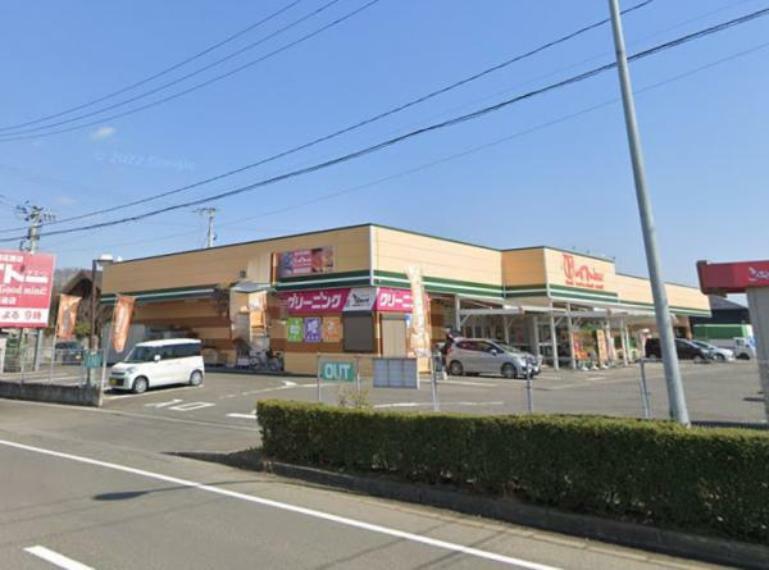 【スーパー】イトーチェーン柴田船迫店様まで550m、徒歩で約8分。お車使われない方でも買い物ラクラクですね。