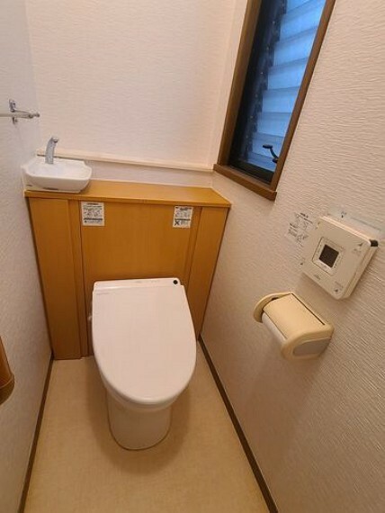 1階トイレ2009年に交換しております。ウォッシュレット機能付きです。