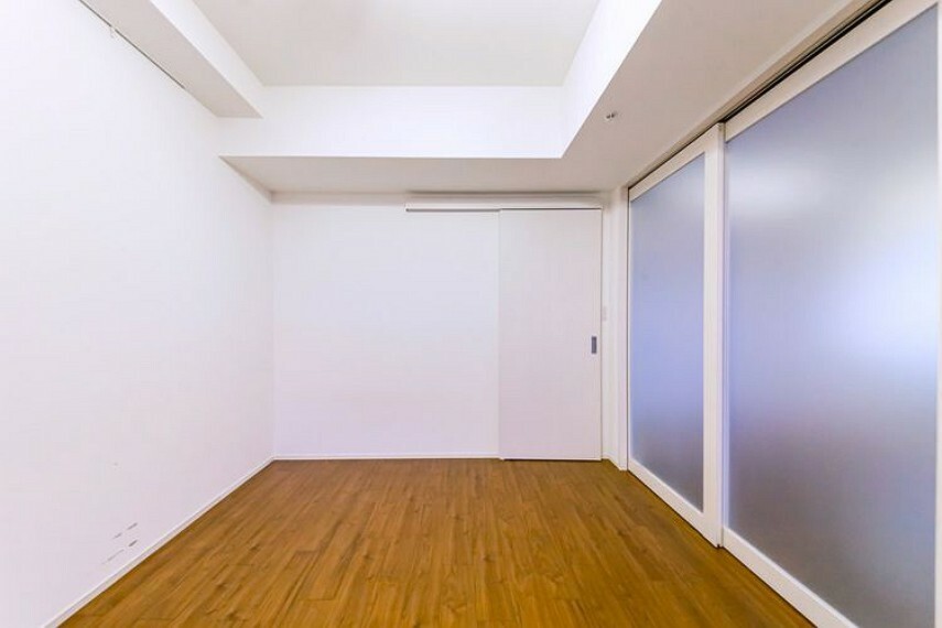 LDKと隣接した洋室は引込み戸の開閉により個室空間としても使えるフレキシブルな間取りです。
