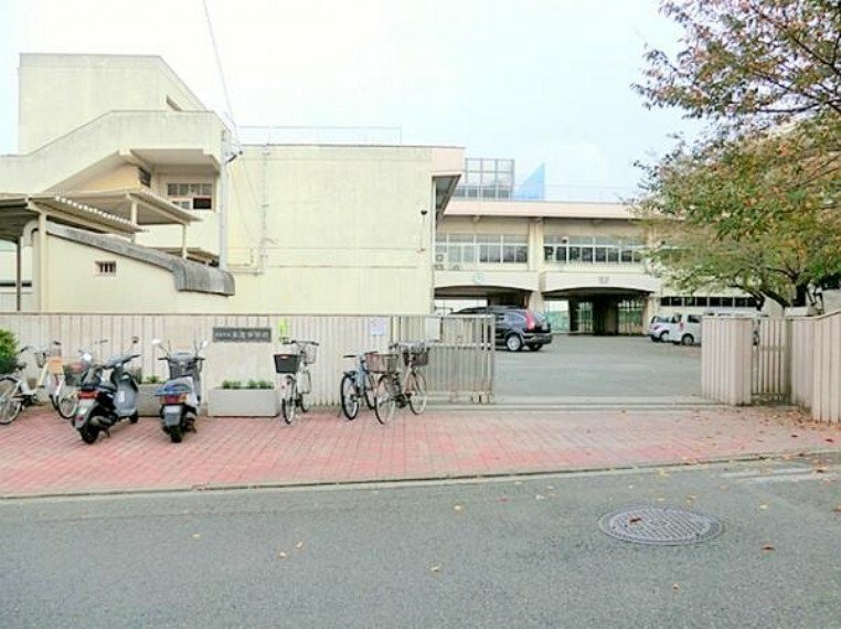 横浜市立本宿中学校　約400m