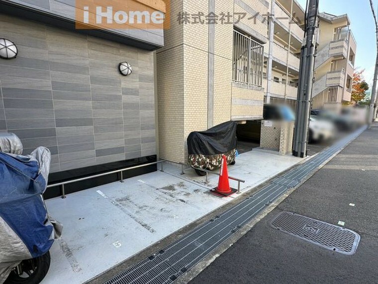 バイク置場付で、大切なバイクをお住まいの敷地内に駐車できます。