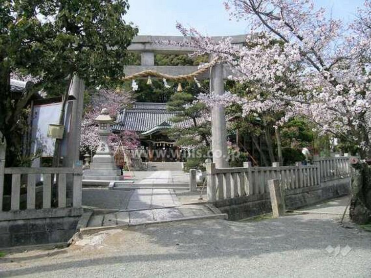 春日神社と宮山つつじ園の外観