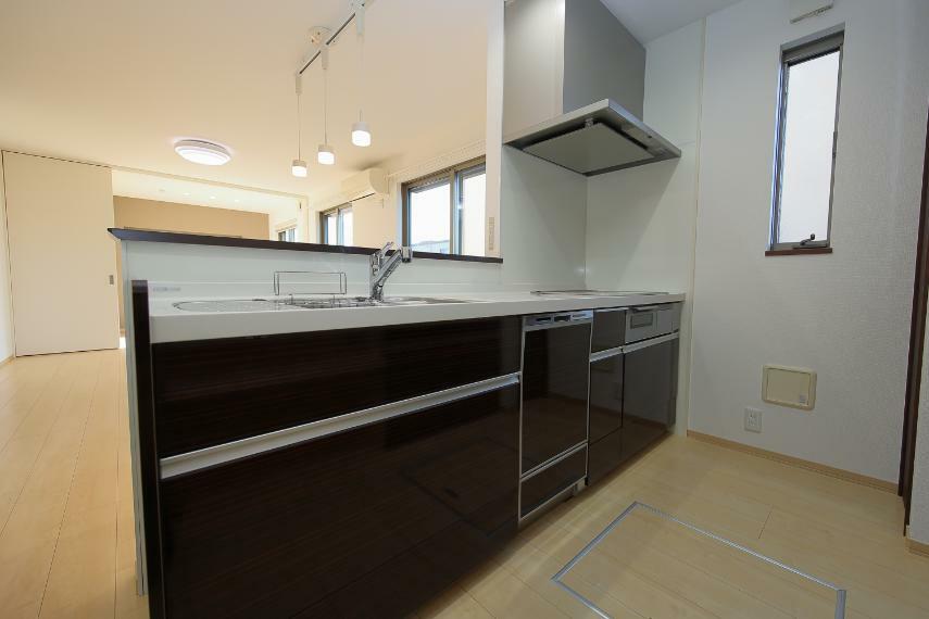 1階キッチン　IH仕様　食洗機付です。