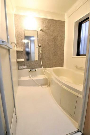 1818サイズの浴室。窓のある浴室です。室内（2023年12月）撮影