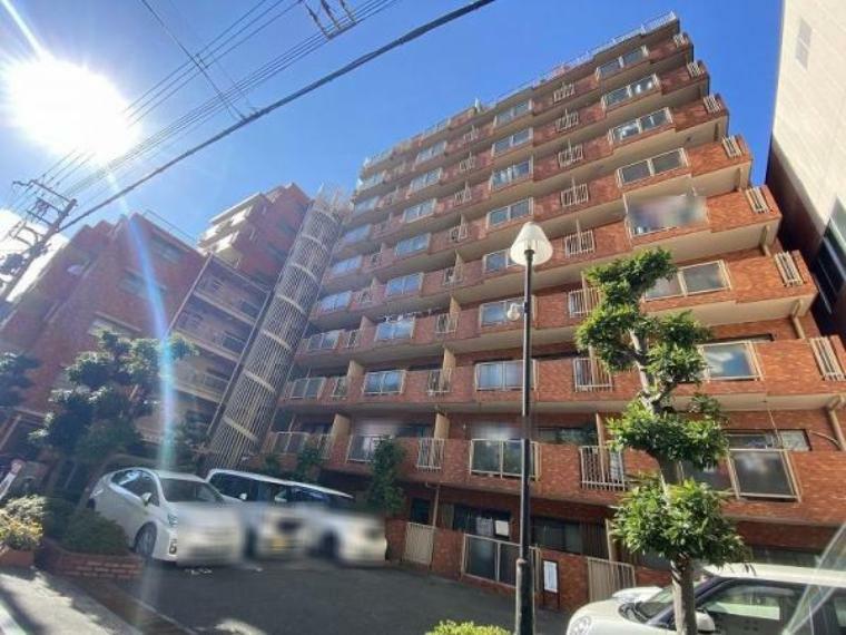 阪急線「天神橋筋六丁目」駅徒歩10分に立地のマンションです。