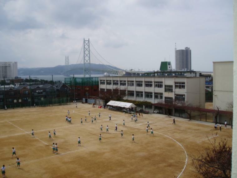 【中学校】歌敷山中学校まで725m