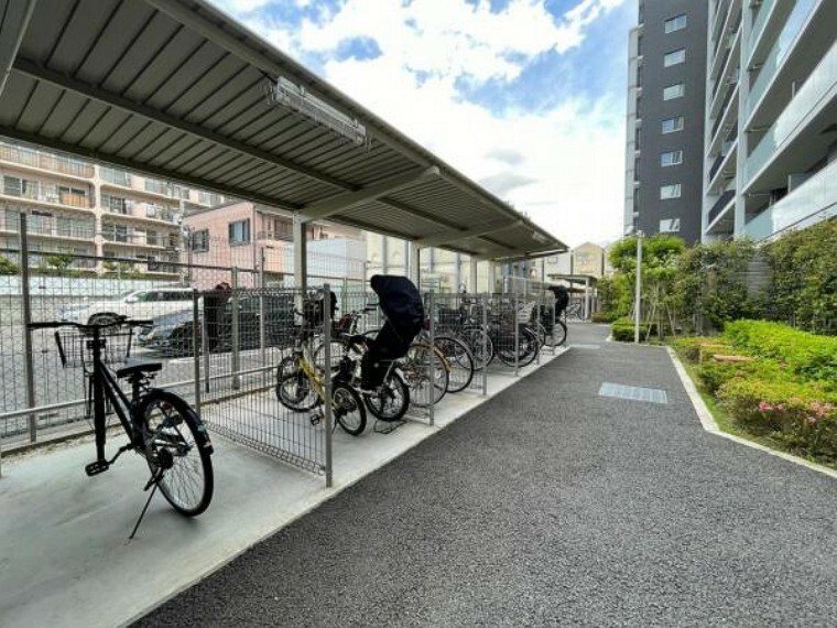 整理された駐輪場で自転車の出し入れもらくらく！