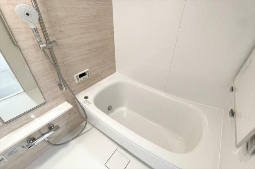 バスルーム/水回りはナチュラルな色合いのアクセントで清潔感の中にも安らぎを与えます。