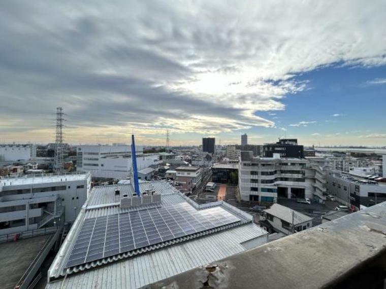 地上9階からの眺望は良好！バルコニーから見える景色は開放感でいっぱいです。晴れた日には気持ちの良い青空が広がります！