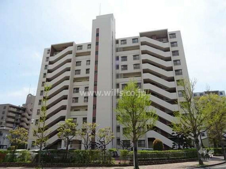 阪急南茨木ハイタウン駅前高層住宅C棟の外観（北西側から）