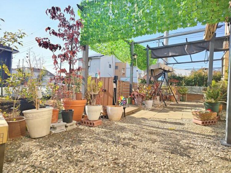 ■南向きの広々としたお庭はガーデニングにおすすめ！<BR/>たっぷりの陽光で植物がすくすく育ちます！