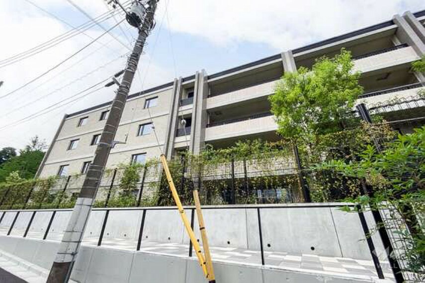 2021年2月築、総戸数66戸の築浅マンションです。小田急小田原線「東北沢」駅徒歩5分。