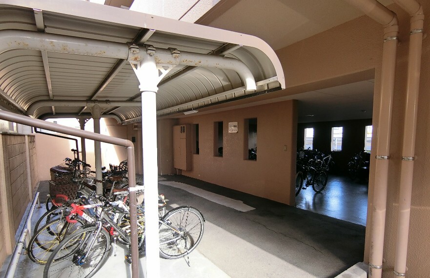 駐輪場・バイク置場は使用料無料、フリースペース（2023年12月現在）