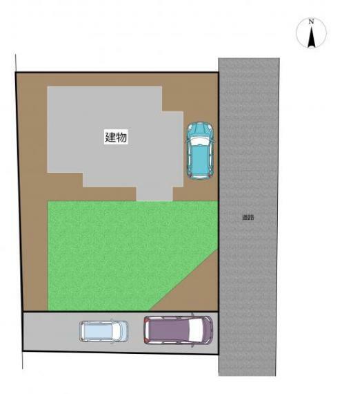 【敷地配置図】東側に幅員約4.7mの公道に接しております。駐車スペースは現状3台あります。ご自身で拡張されたら使い勝手が変わりますね。