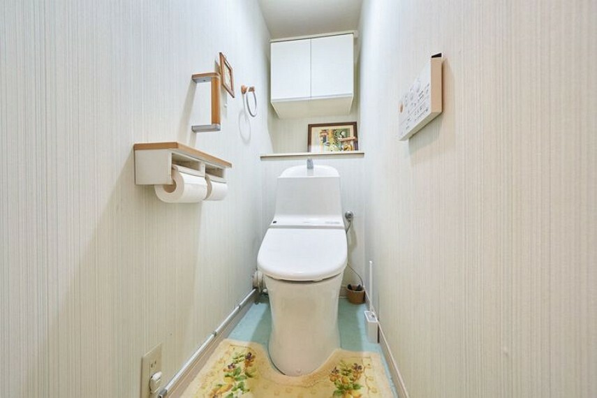 【トイレ】トイレは清潔感があります。温水洗浄便座付きでリモコン操作が容易です。