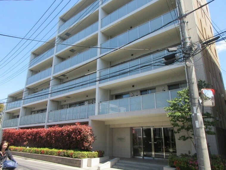 近隣には商業施設「ららぽーと横浜」も徒歩約2分と、日々の生活もしやすい住環境です。