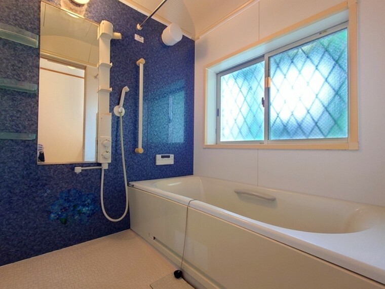 入浴の快適さは勿論のこと、毎日のお掃除のしやすさも嬉しい浴室となっています。■東大和市南街2　中古戸建■