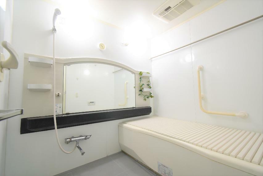 1620サイズのユニットバス　浴室換気乾燥機、追い焚き機能付きです。