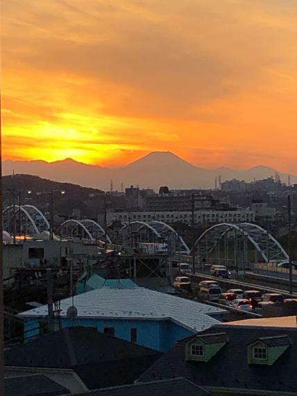 ルーフバルコニーから世界遺産の富士山を望みます　眺望は永続的に保証されません