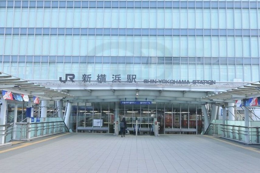 新横浜駅（横浜市営地下鉄 ブルーライン） 徒歩13分。