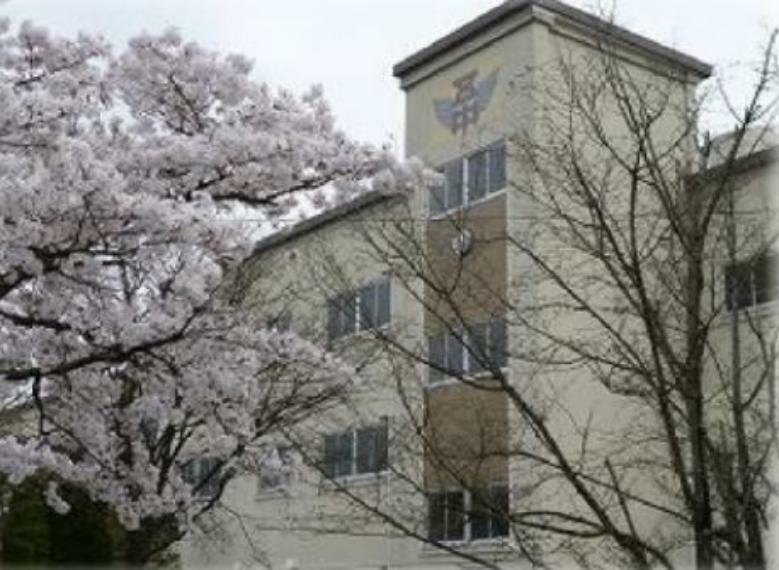 【周辺環境】上田市立第五中学校まで1100m（徒歩14分）。