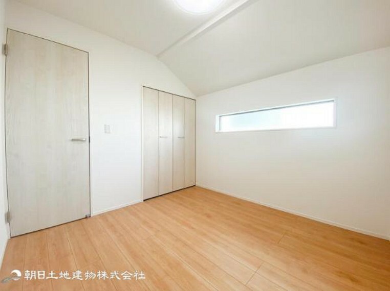 【居室】収納もありきれいな形のお部屋は家具のレイアウトがしやすいのでスペース以上に使いやすい空間です。