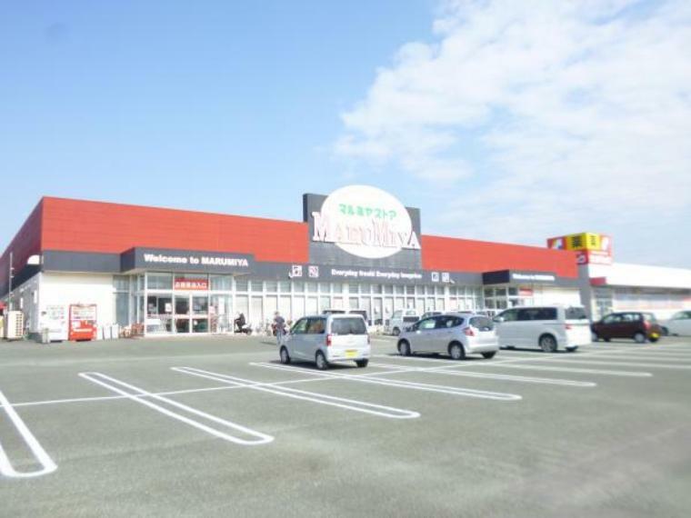 マルミヤスト大牟田西店まで1400m徒歩19分　生鮮食品から日用品まで揃っております。　　　　　　　　　