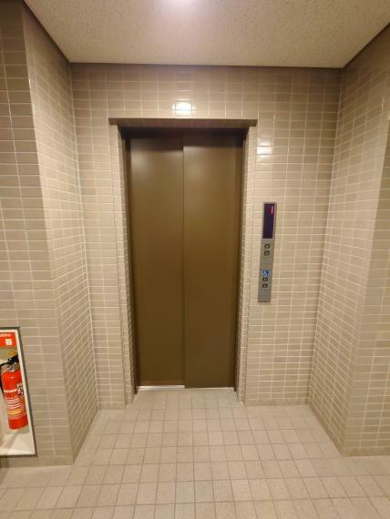 エレベーターは2戸につき1基ありますので、セキュリティ面はもちろんプライベート空間が保たれてます。
