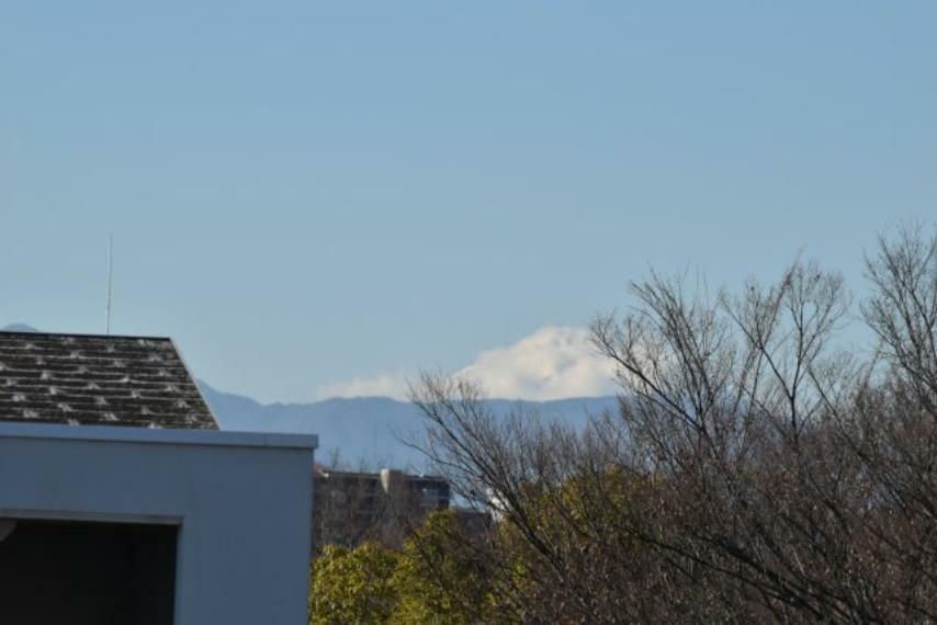 晴れて空気が澄んだ日は富士山が眺められます。