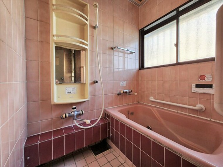■効率的な換気もでき自然と明かりを取り込む事が出来る窓の付いた明るい浴室