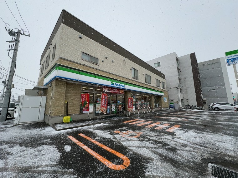 ファミリーマート札幌北22条西5丁目店まで徒歩6分（約430m）