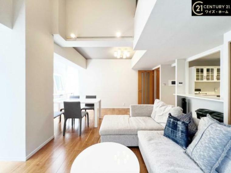 自由度の高い家具の配置が叶うシンプルな空間