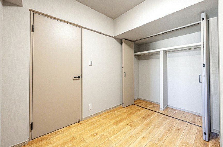 各室に収納があり、棚を置く必要がなく、お部屋のスペースを有効的に使えます。