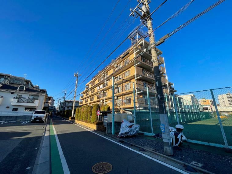 【Facade-外観】JR京浜東北線『南浦和』駅徒歩8分の好立地に位置するマンションです。