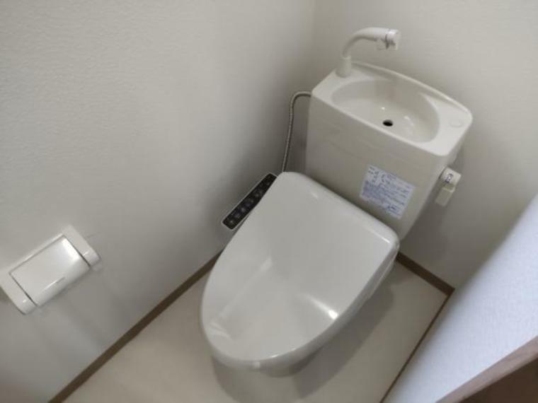 【リフォーム済】トイレは温水洗浄便座付きの簡易水洗トイレに変更しました。