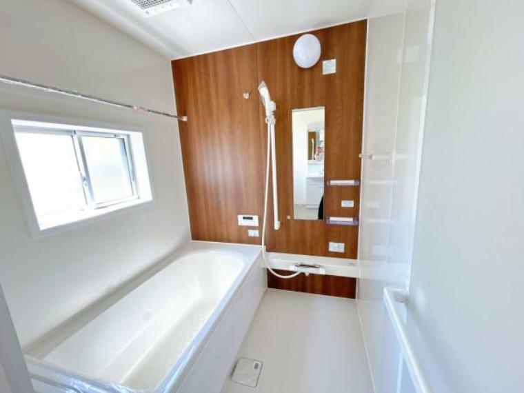 【リフォーム後】浴室はハウステック製の新品のユニットバスに交換します。足を伸ばせる1坪サイズの広々とした浴槽で、1日の疲れをゆっくり癒すことができますよ。