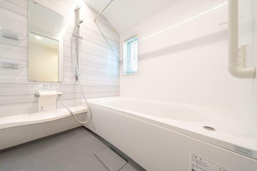 広々としたスペースの確保された浴室。浴室乾燥機能・追い炊き機能付きです。