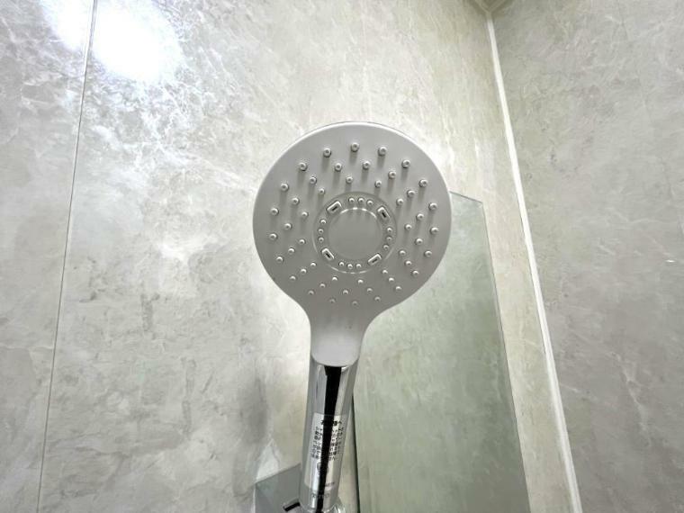 スッキリしたデザインのシャワーヘッド