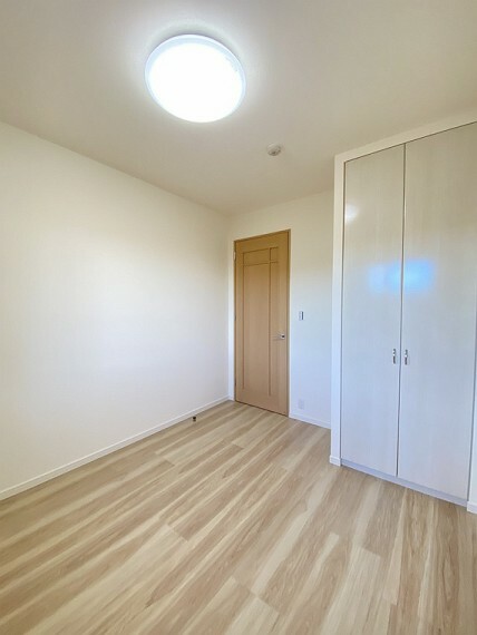 全居室に便利な収納付きでお部屋のスペースも有効にお使い頂けます。