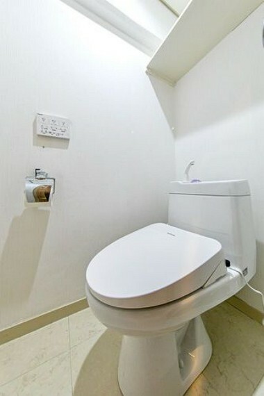 【トイレ】トイレは温水洗浄便座付きです。