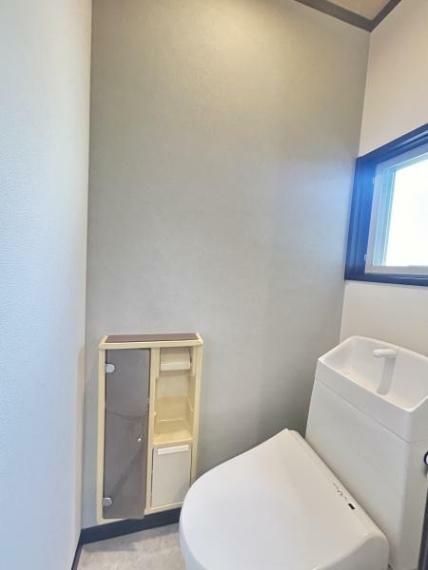 【リフォーム中】2階のトイレの写真です。トイレは新品に交換致します。