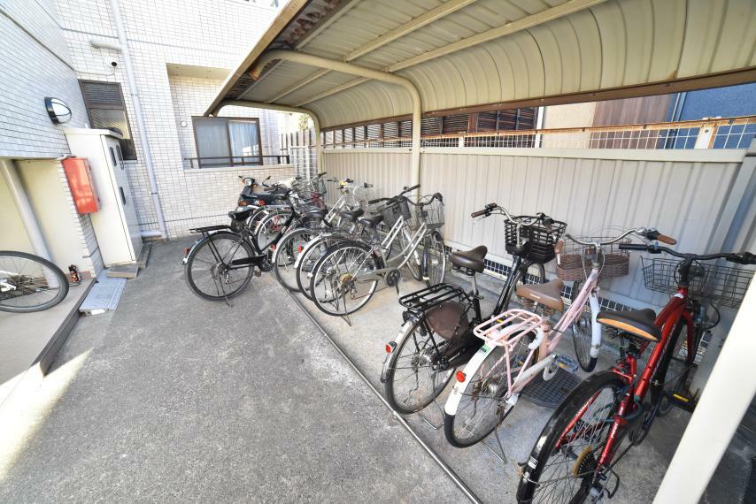 敷地内駐輪場・バイク置き場（空き状況は「加川」までお問い合わせください）