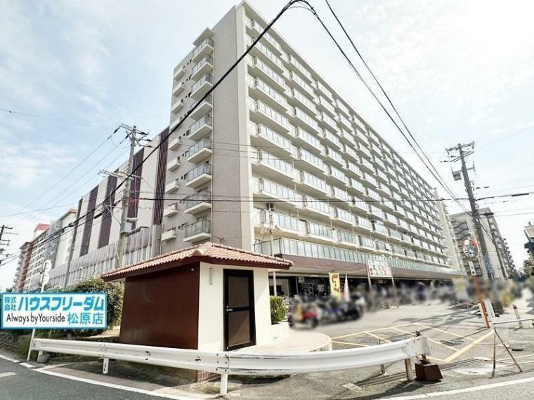 外観 11階建ての2階部分、西向きバルコニー