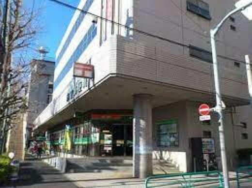 荻窪郵便局:徒歩9分の距離にあり、郵便物はもちろん、フリマアプリで取引した品物の発送などにも便利です！（約720m）