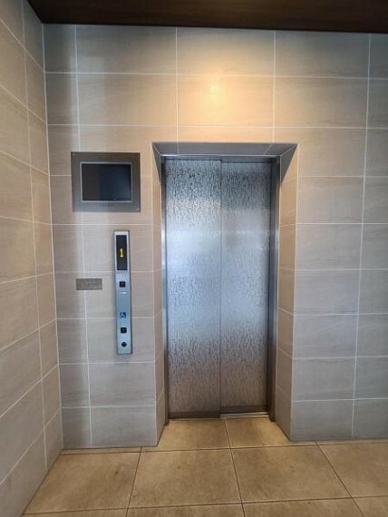 防犯カメラ付のエレベーター！